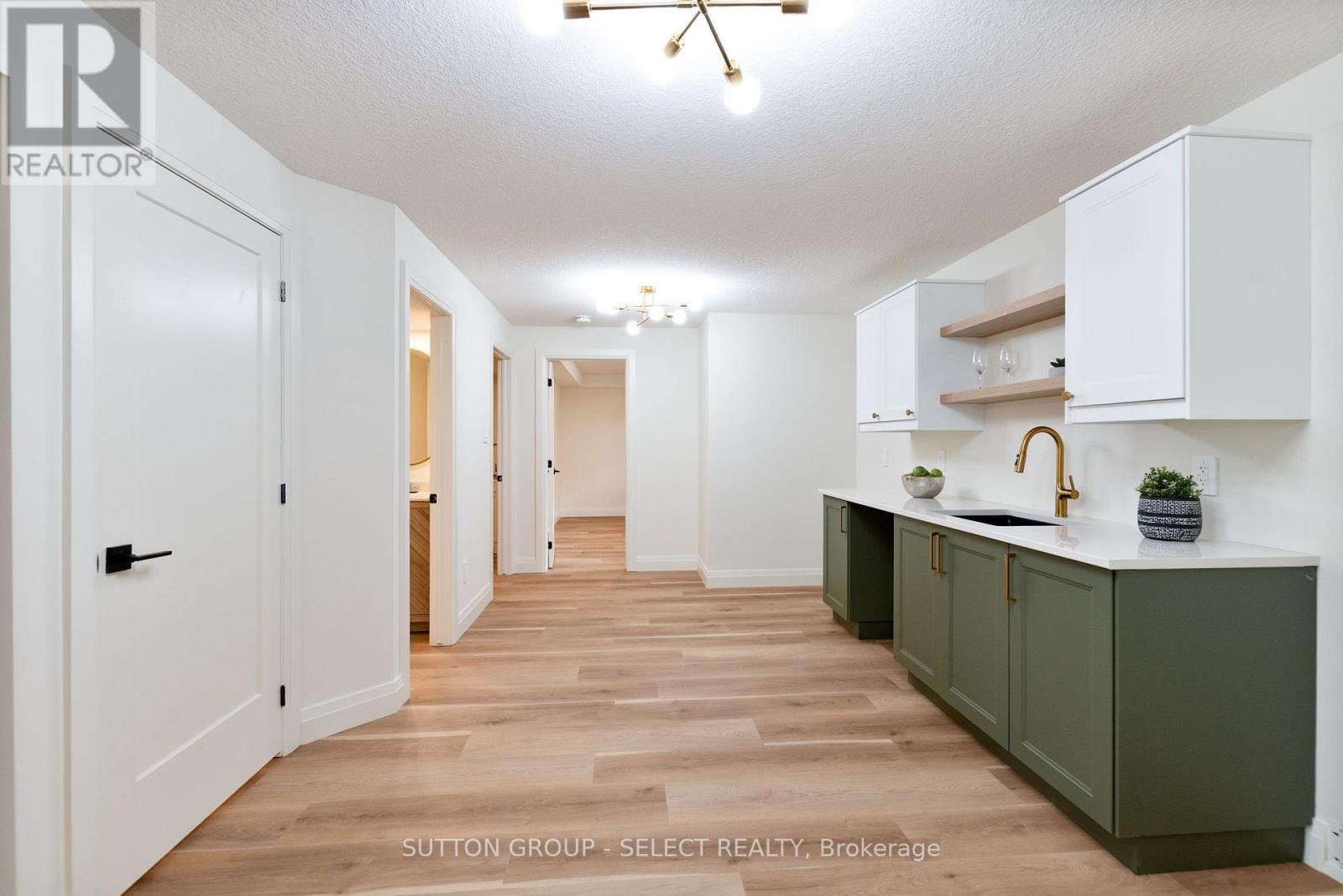 16 KELLY DRIVE - 19