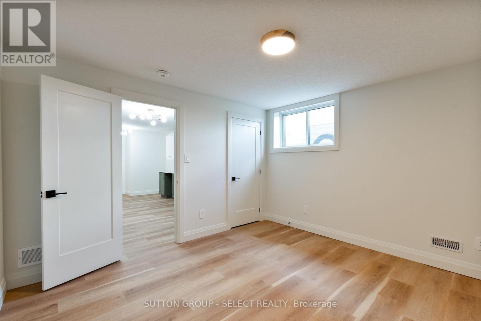 16 KELLY DRIVE - 24