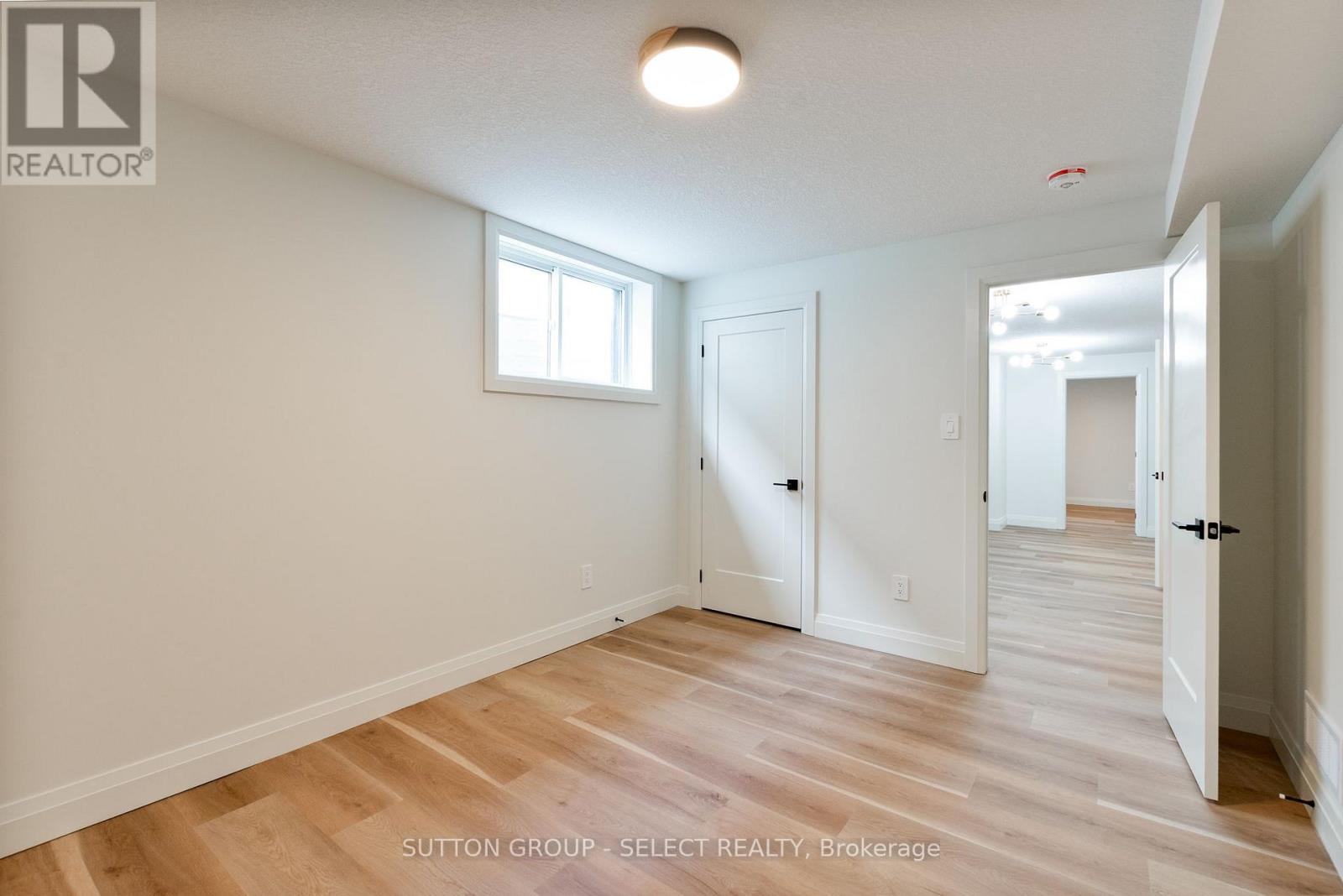 16 KELLY DRIVE - 26