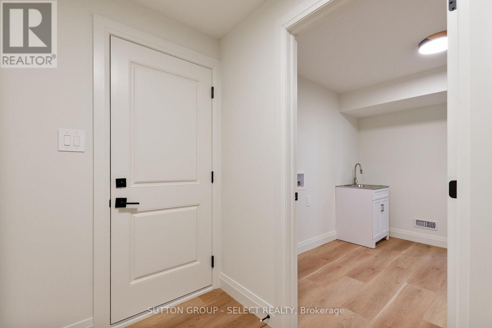 16 KELLY DRIVE - 29