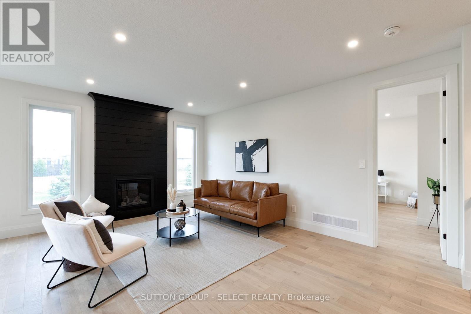 16 KELLY DRIVE - 5
