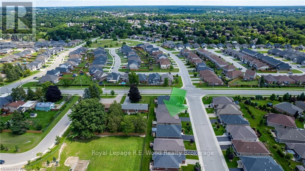 6 ESSELTINE DRIVE - 42