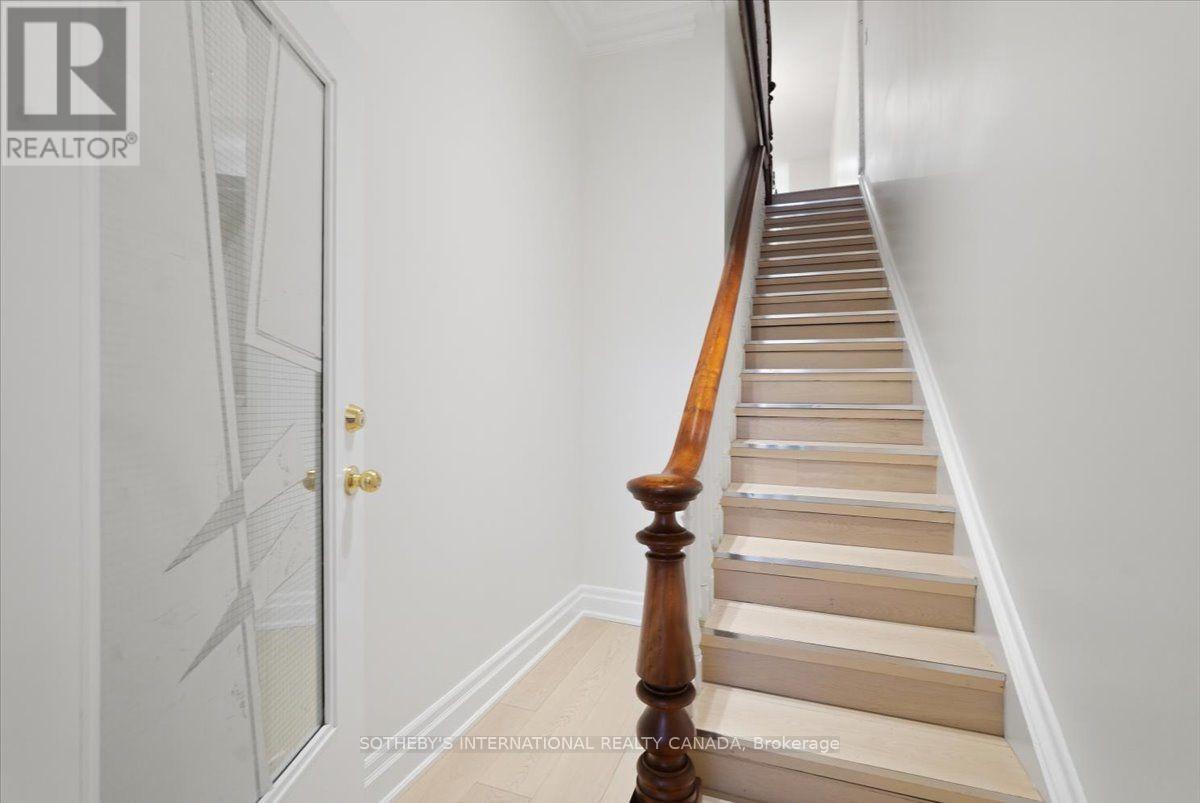 33 ROSE AVENUE - 13