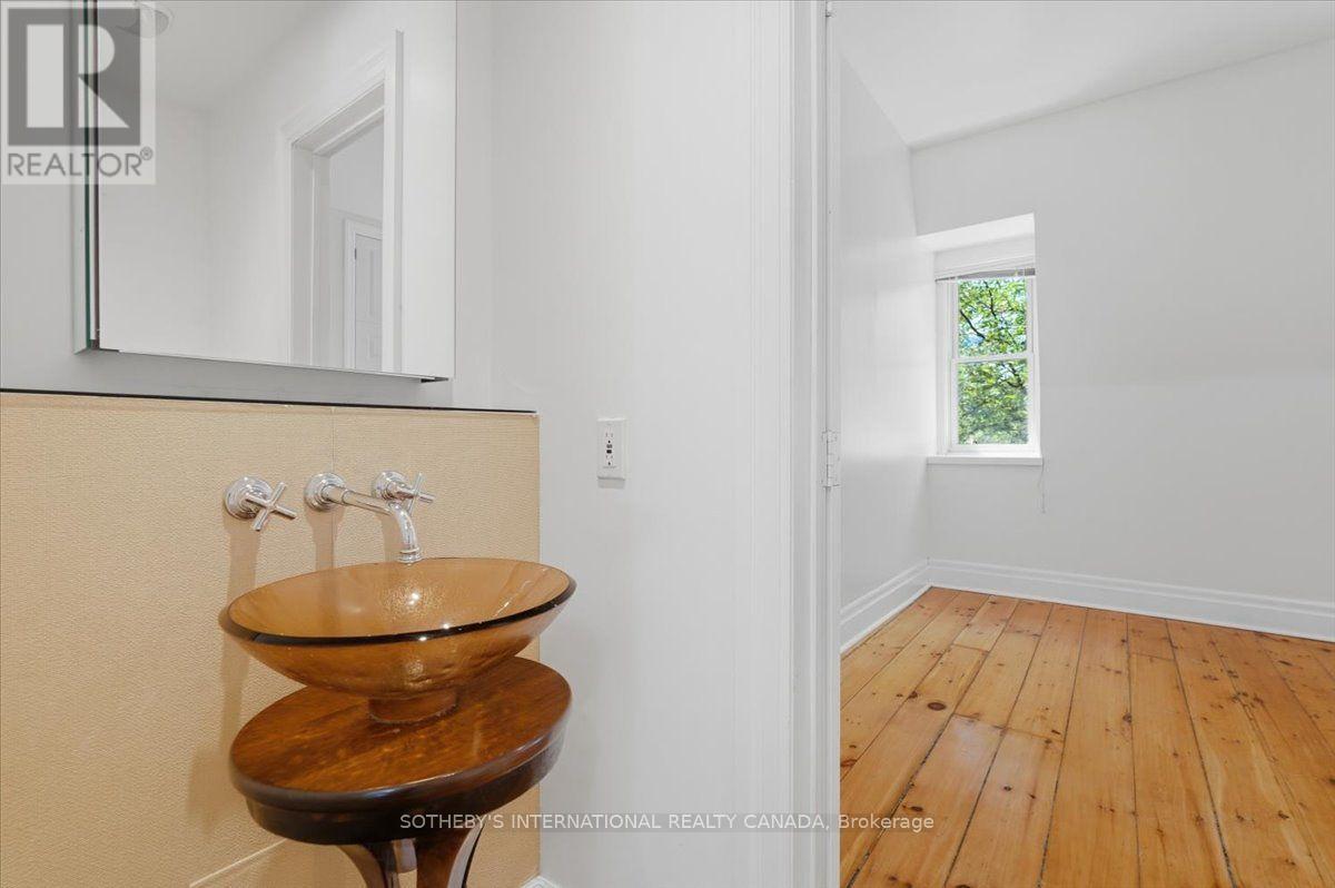 33 ROSE AVENUE - 25