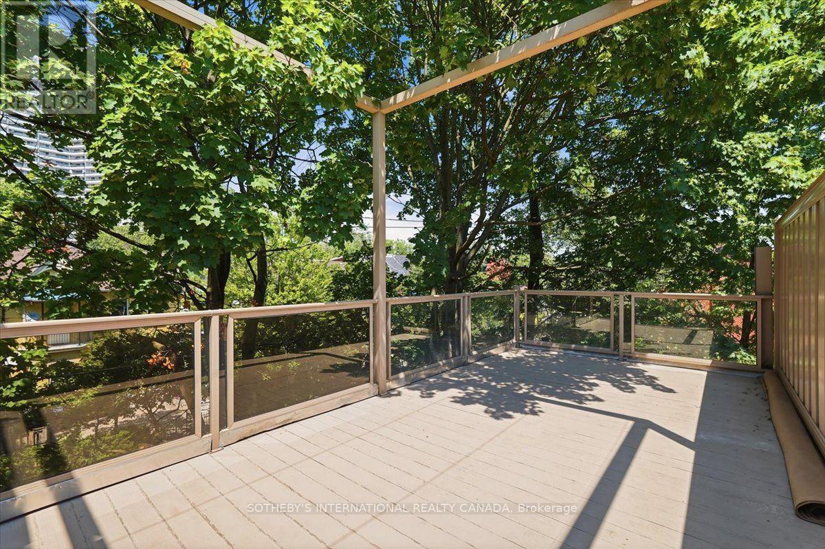 33 ROSE AVENUE - 30