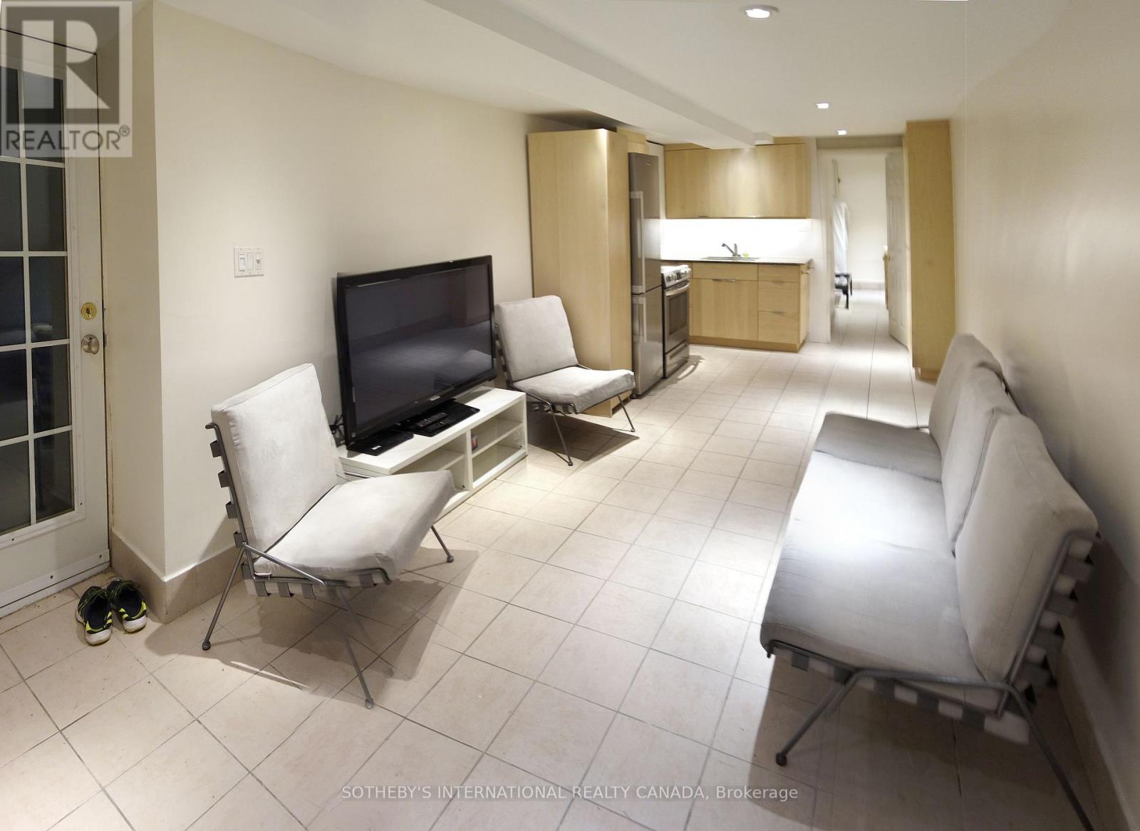 33 ROSE AVENUE - 34
