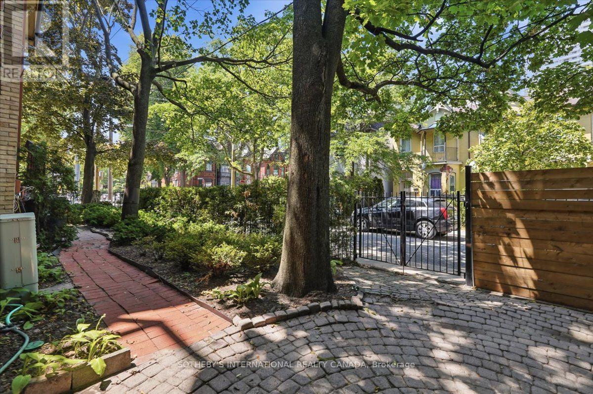 33 ROSE AVENUE - 40