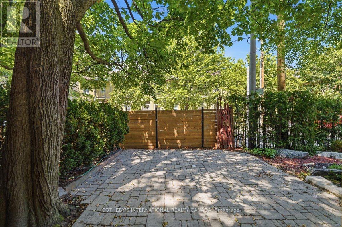 33 ROSE AVENUE - 38