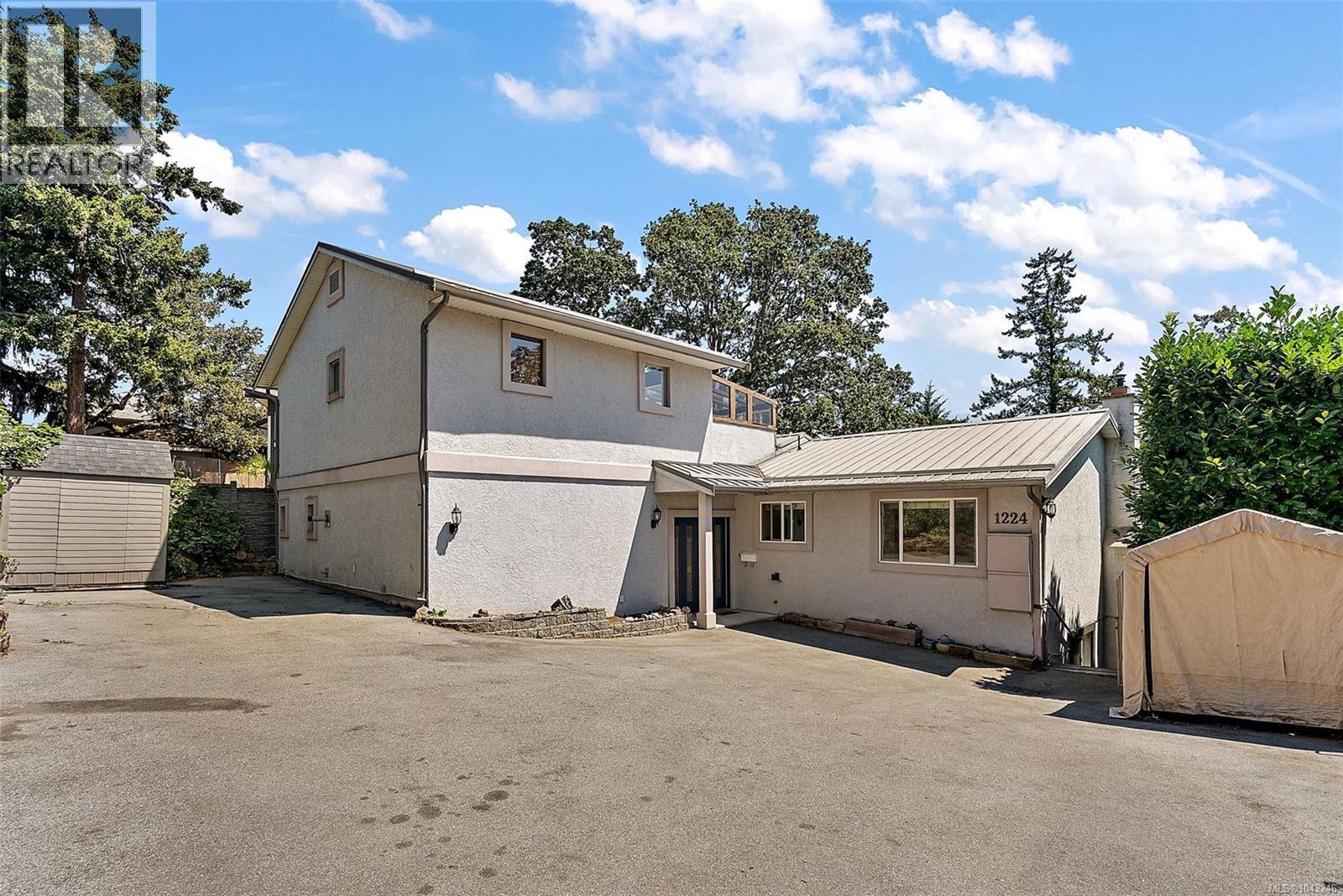  1224 Mariposa Avenue, Saanich