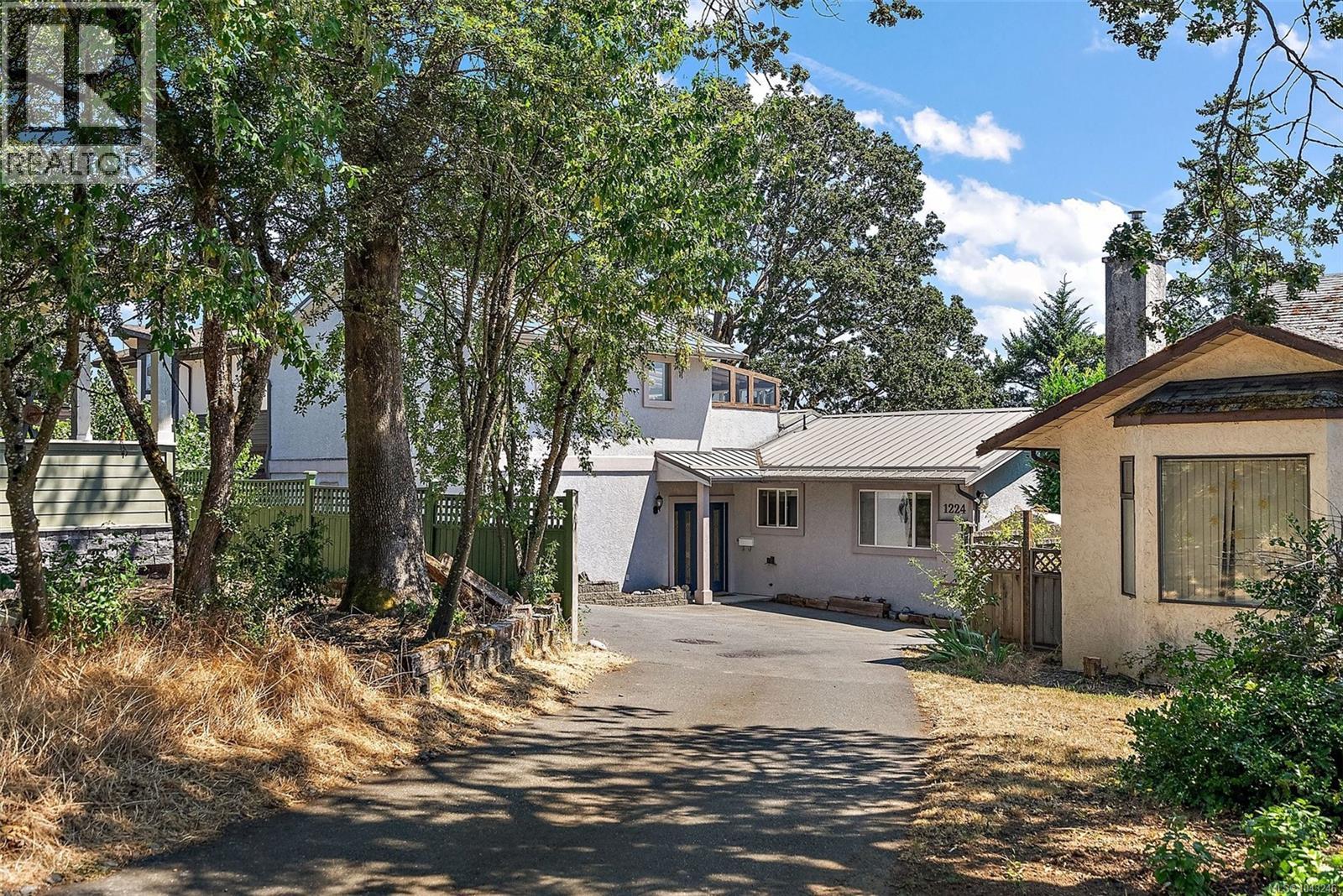  1224 Mariposa Avenue, Saanich