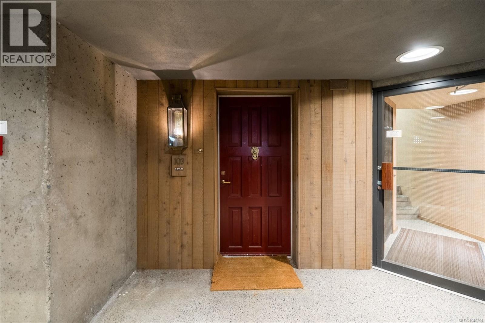 103 1211 Beach Drive, Oak Bay
