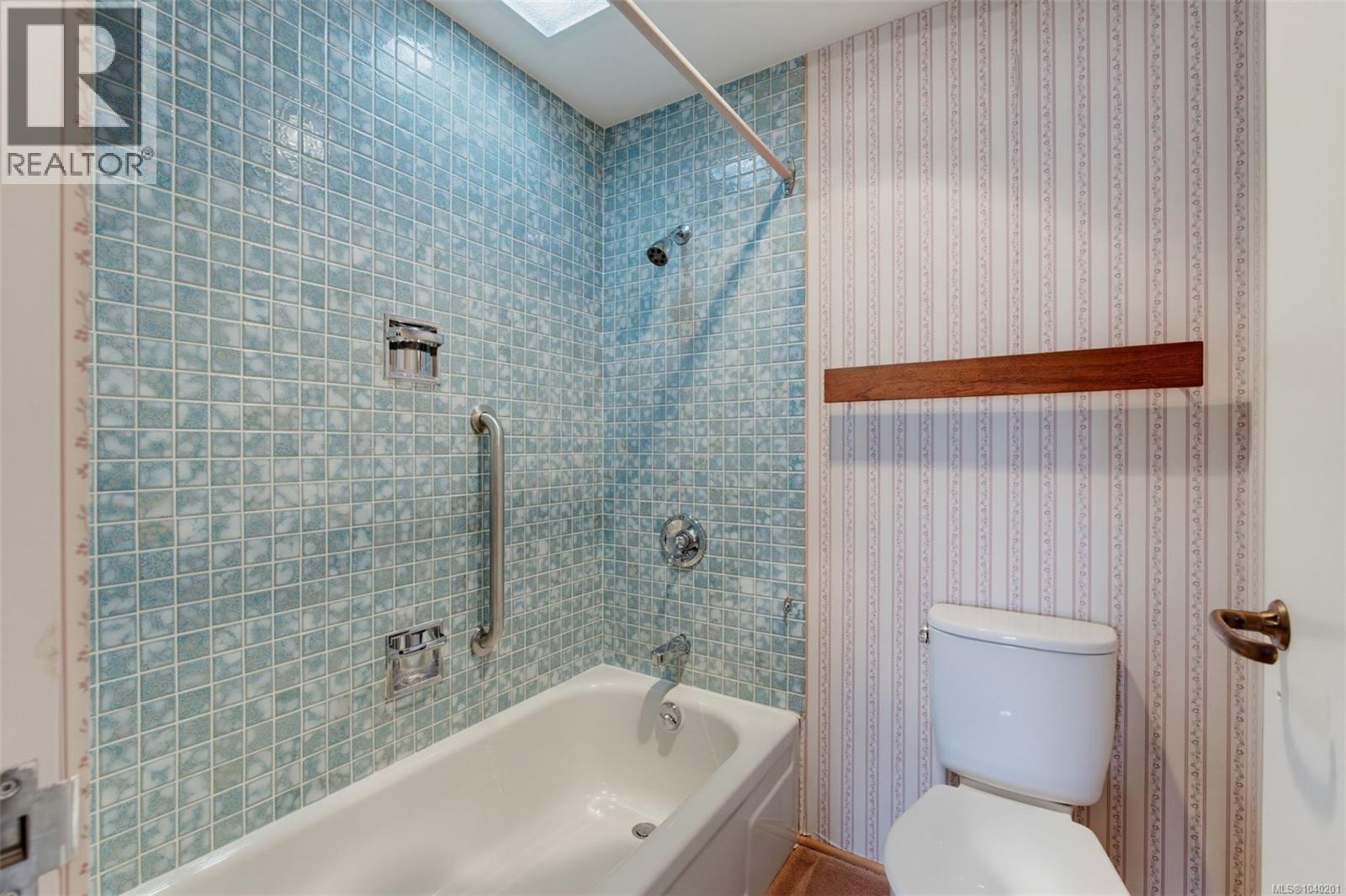 103 1211 Beach Drive, Oak Bay
