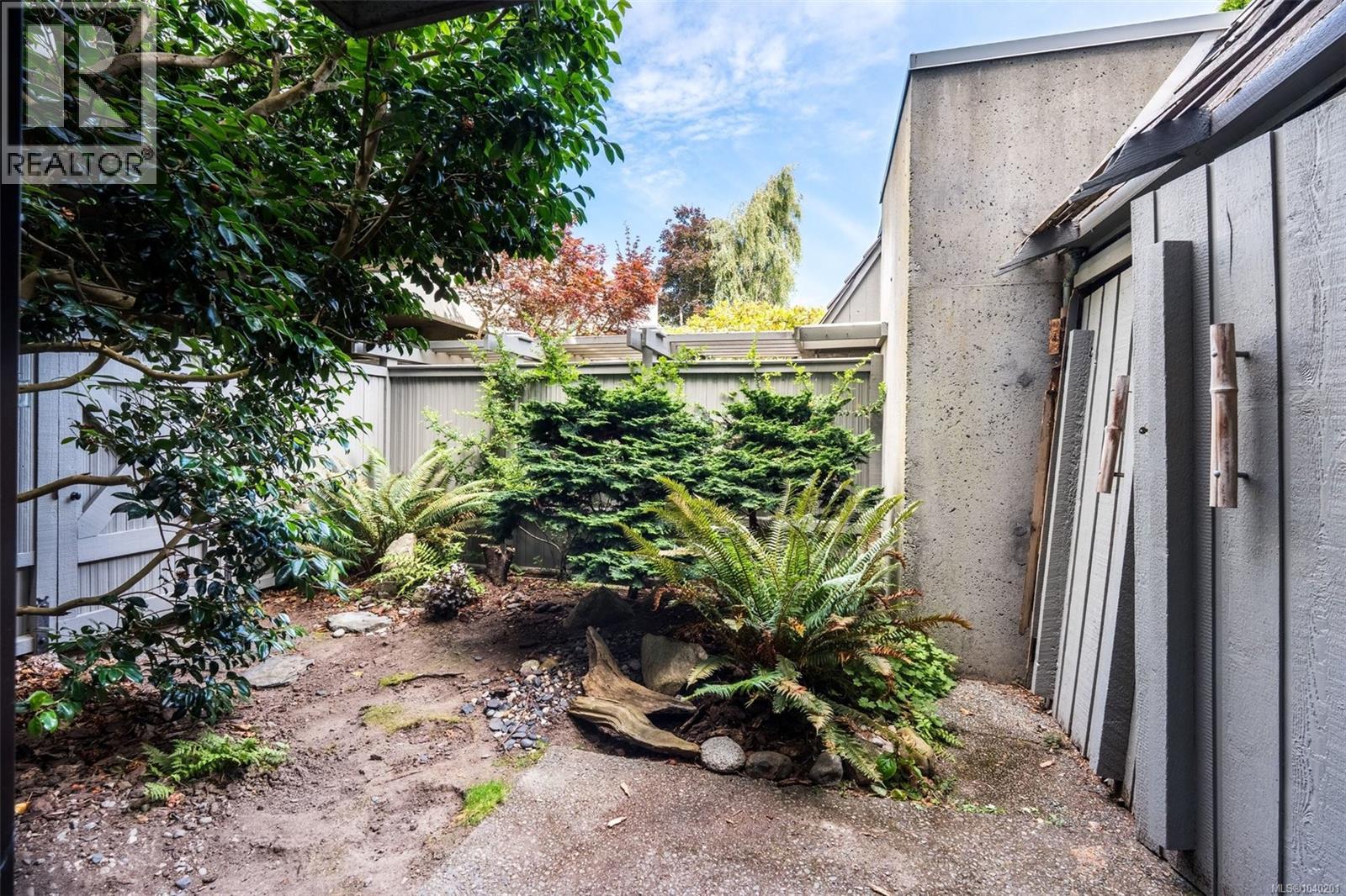 103 1211 Beach Drive, Oak Bay