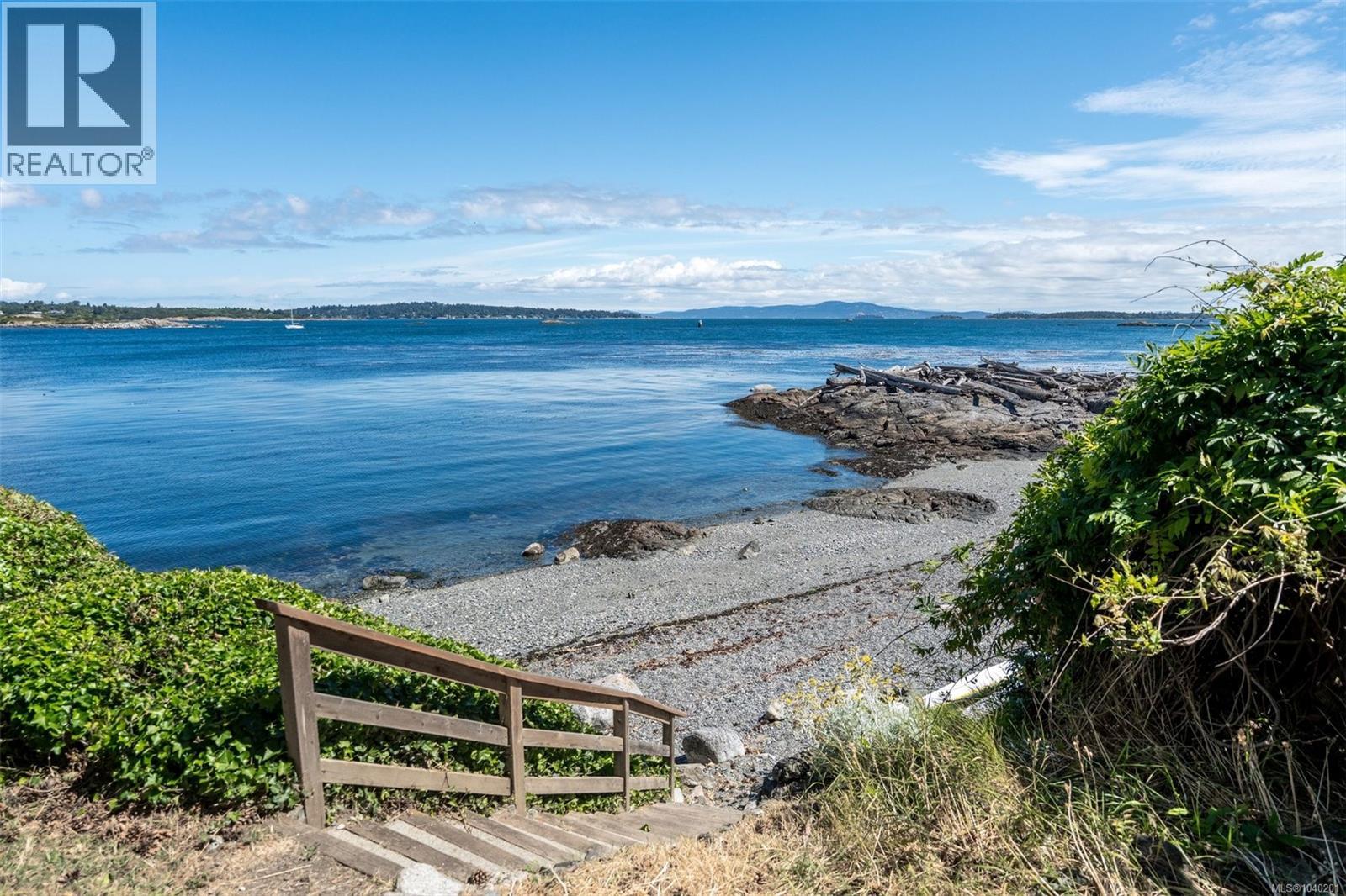103 1211 Beach Drive, Oak Bay