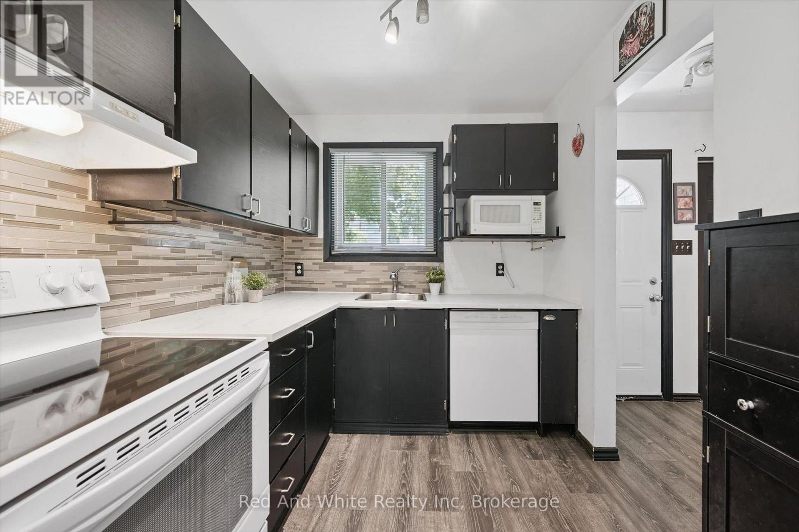 #11 178 GRULKE STREET - 10