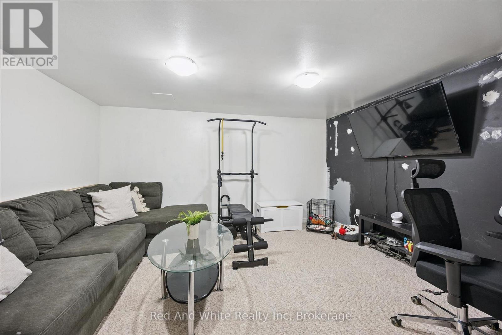 #11 178 GRULKE STREET - 17