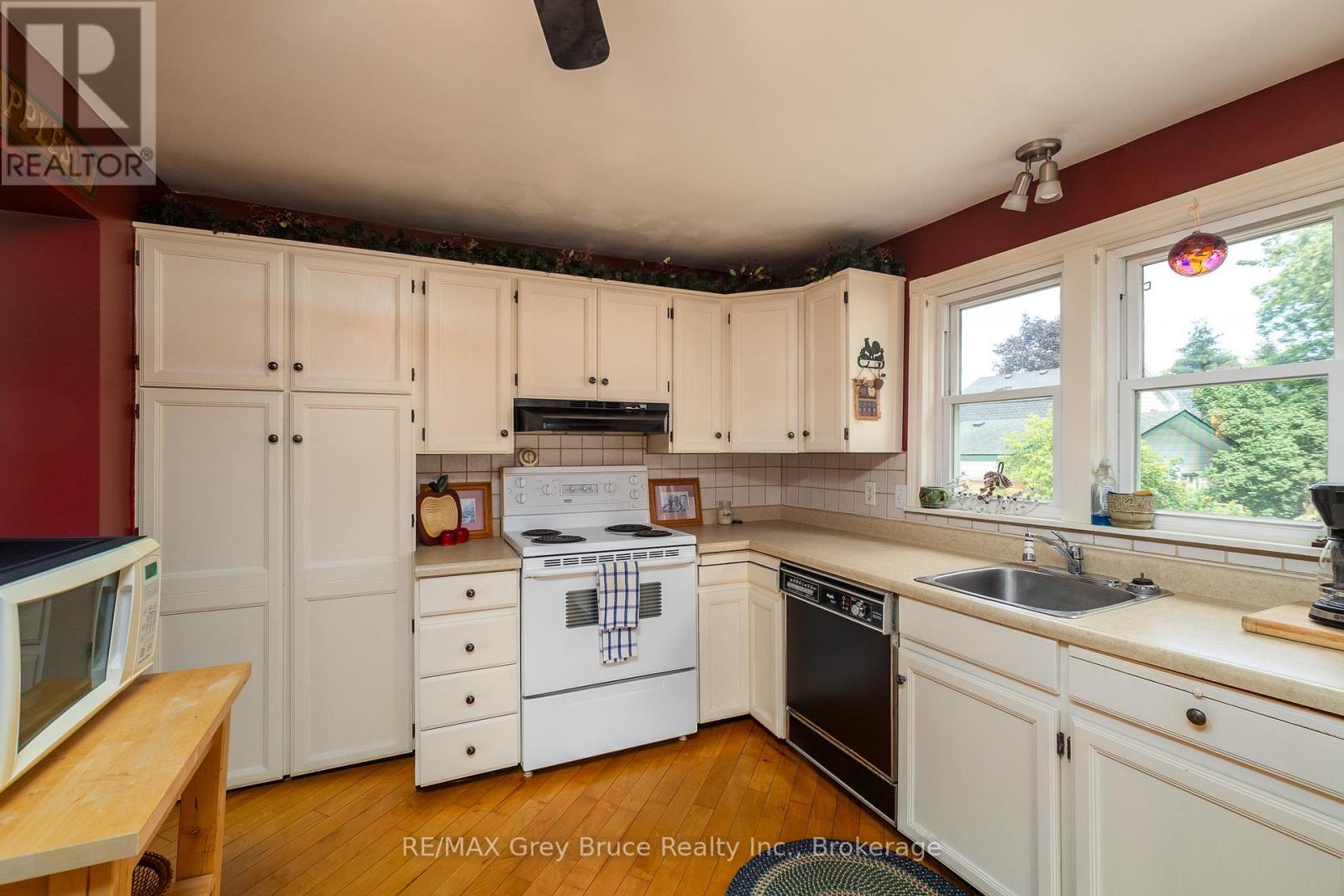 1591 5TH AVENUE W - 14