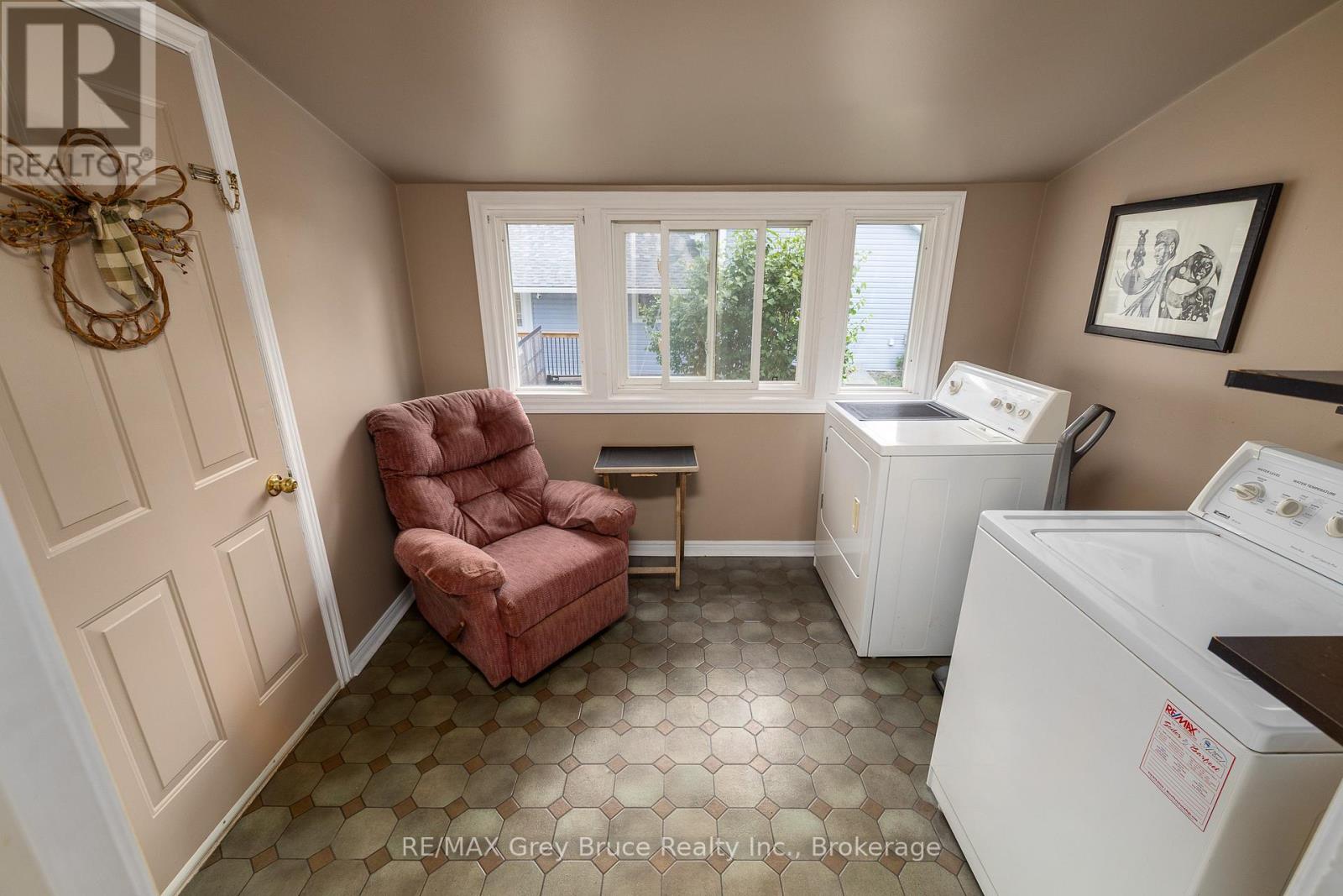 1591 5TH AVENUE W - 17