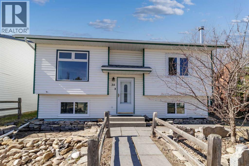 39 Cedar Crescent - 2