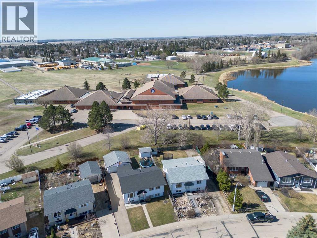 39 Cedar Crescent - 32