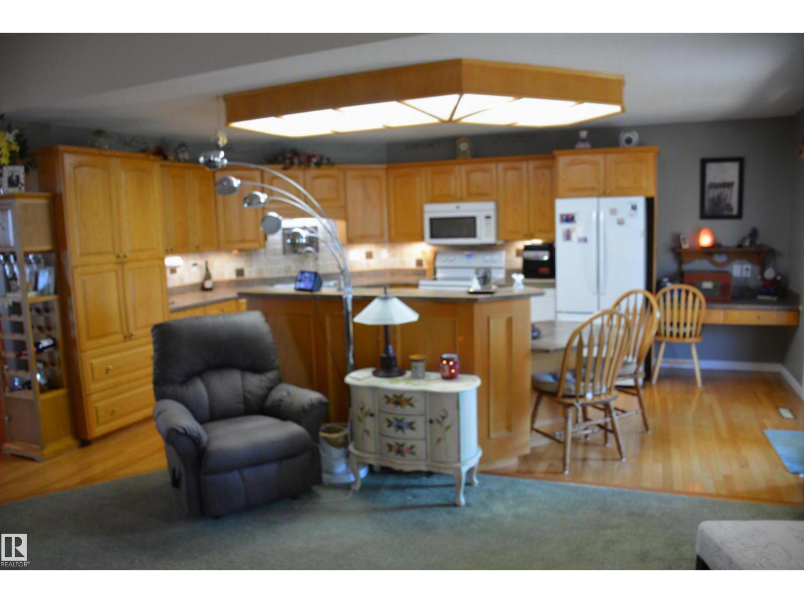 5909 52 AV - Image 14