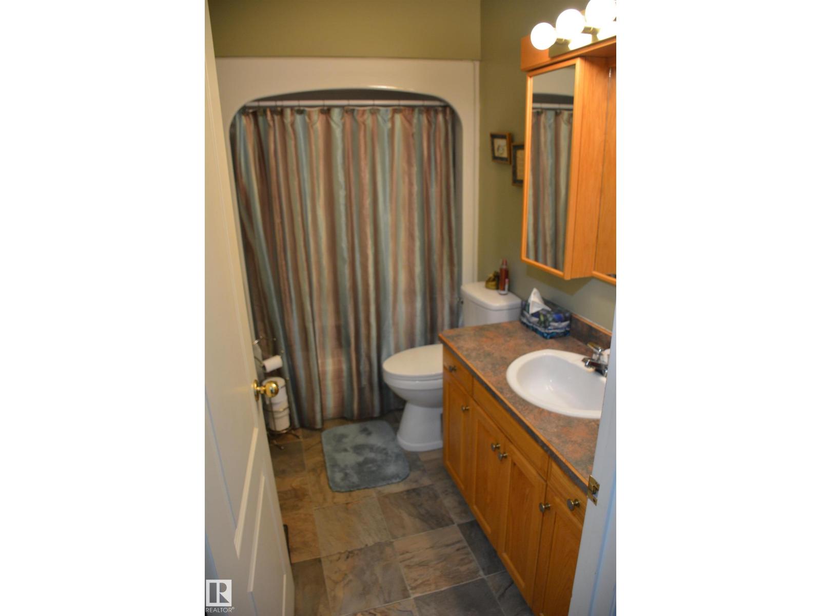 5909 52 AV - Image 29