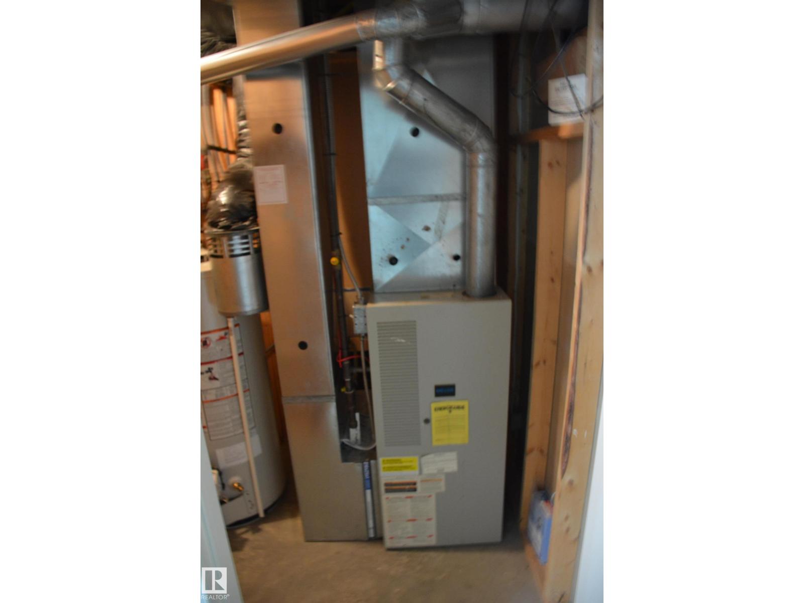 5909 52 AV - Image 40