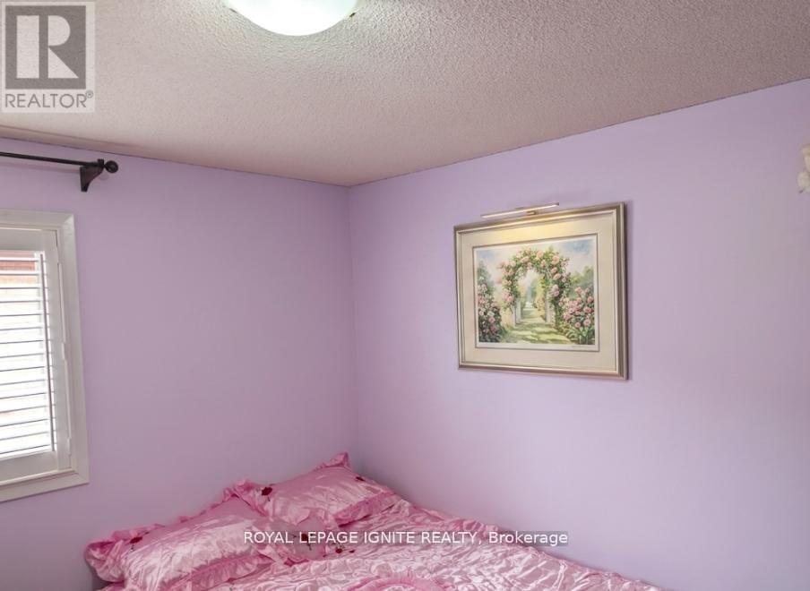 98 CHLOE CRESCENT - 10
