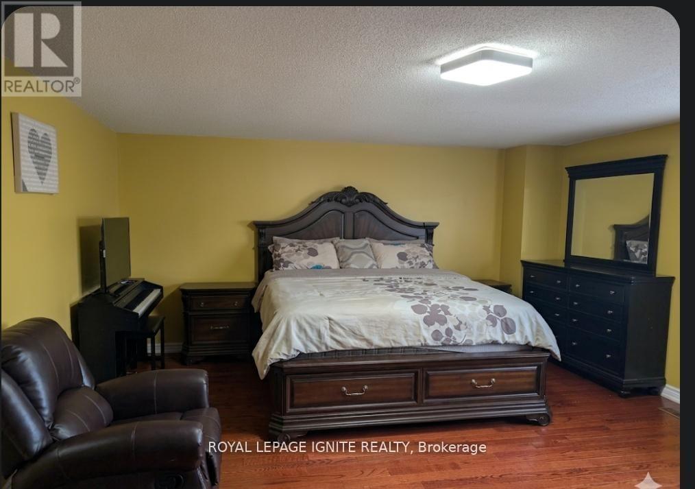 98 CHLOE CRESCENT - 12