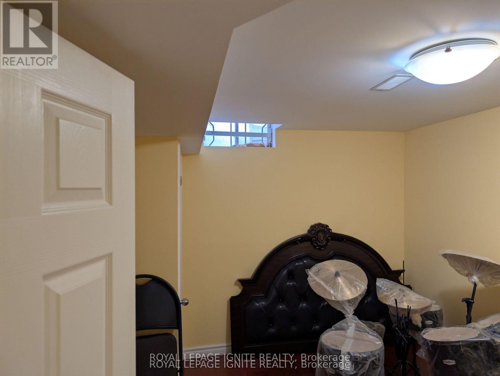 98 CHLOE CRESCENT - 21