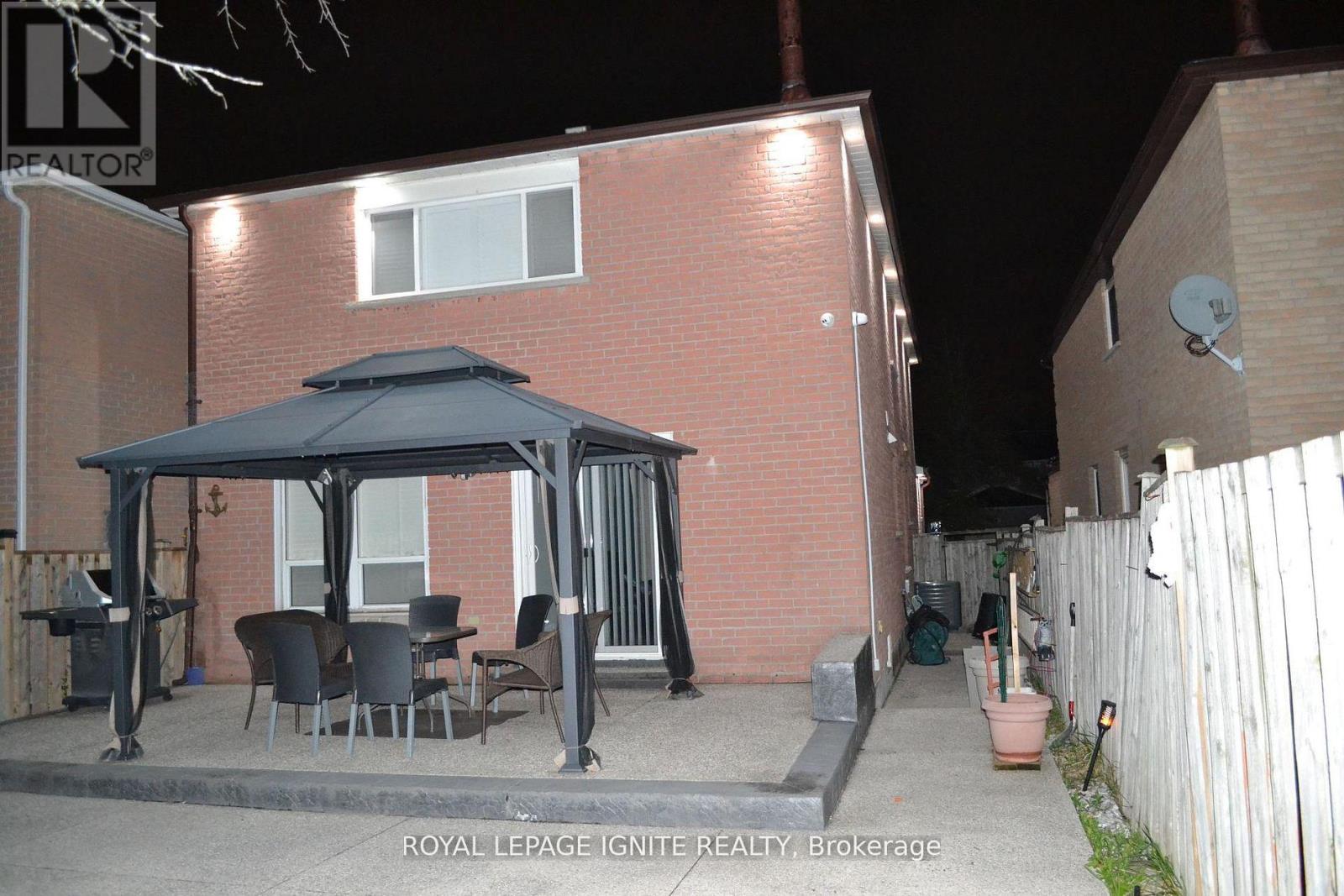 98 CHLOE CRESCENT - 24