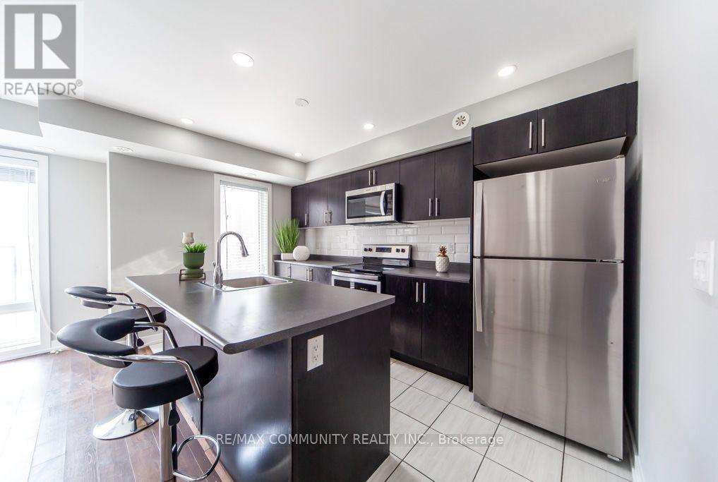 #2322 20 WESTMEATH LANE - 22
