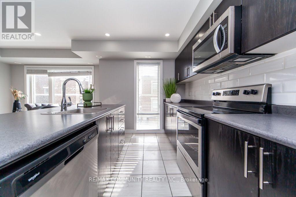 #2322 20 WESTMEATH LANE - 23