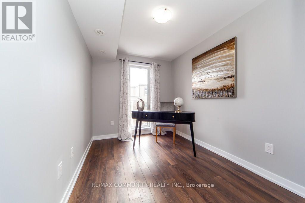 #2322 20 WESTMEATH LANE - 32