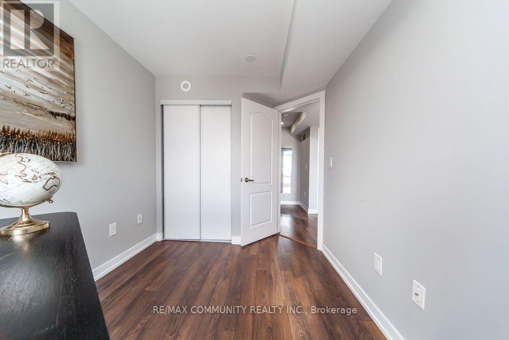 #2322 20 WESTMEATH LANE - 34