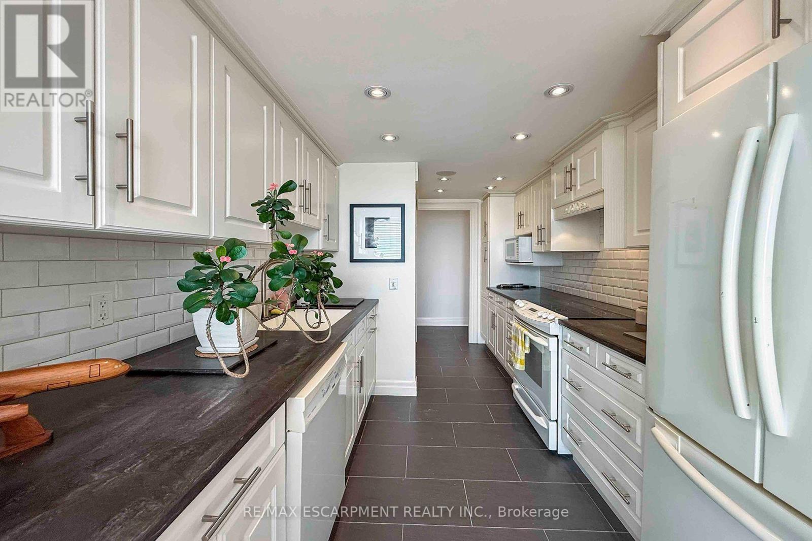 #2804 3650 KANEFF CRESCENT - Image 12