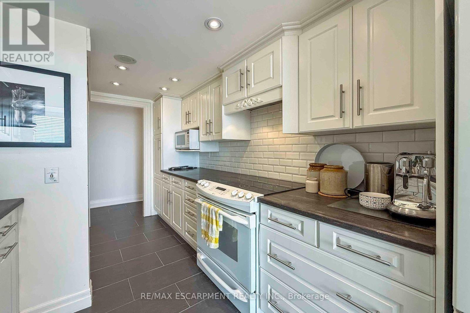#2804 3650 KANEFF CRESCENT - Image 13