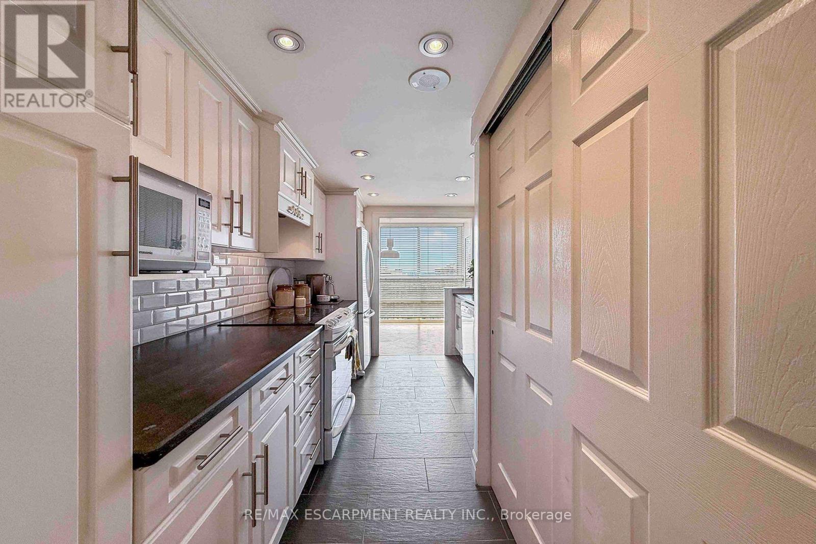 #2804 3650 KANEFF CRESCENT - Image 14