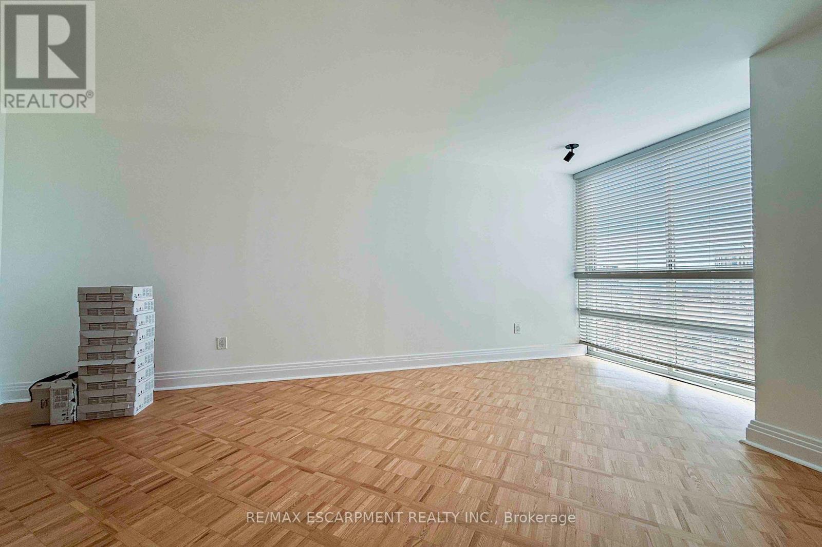 #2804 3650 KANEFF CRESCENT - Image 17
