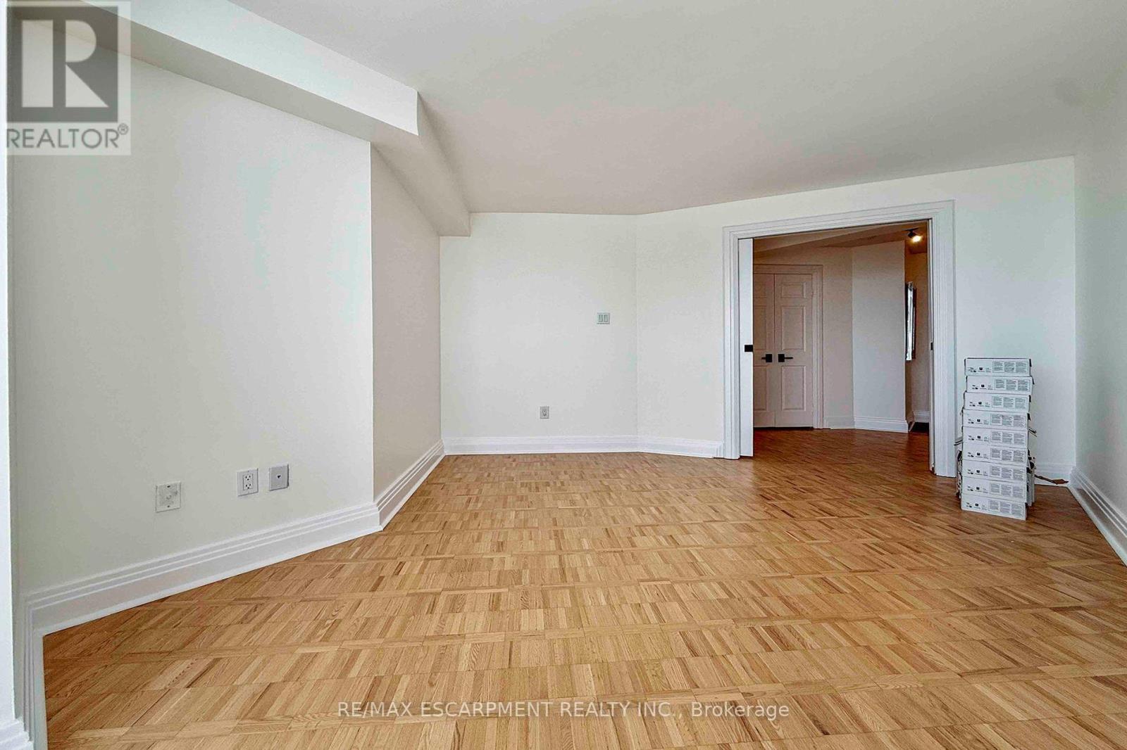 #2804 3650 KANEFF CRESCENT - Image 18