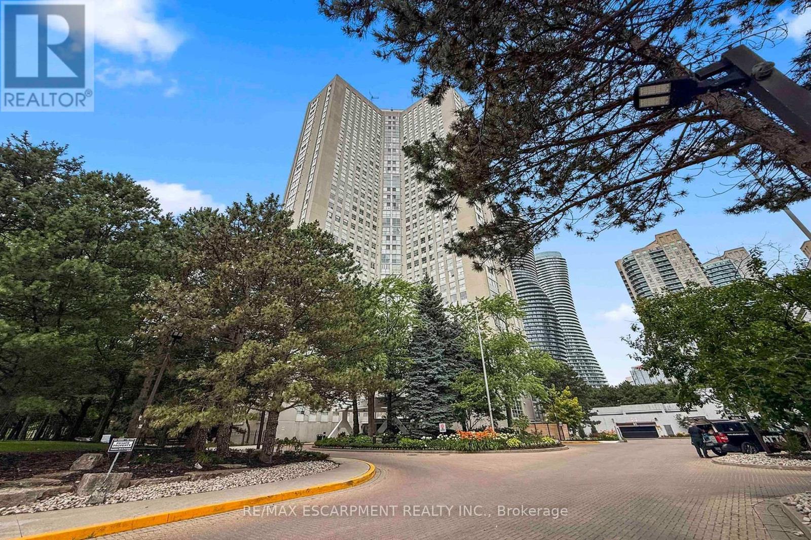 #2804 3650 KANEFF CRESCENT - 28