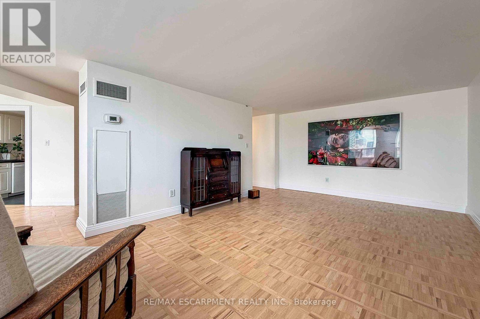 #2804 3650 KANEFF CRESCENT - Image 8