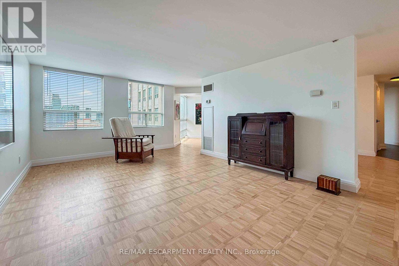 #2804 3650 KANEFF CRESCENT - Image 9