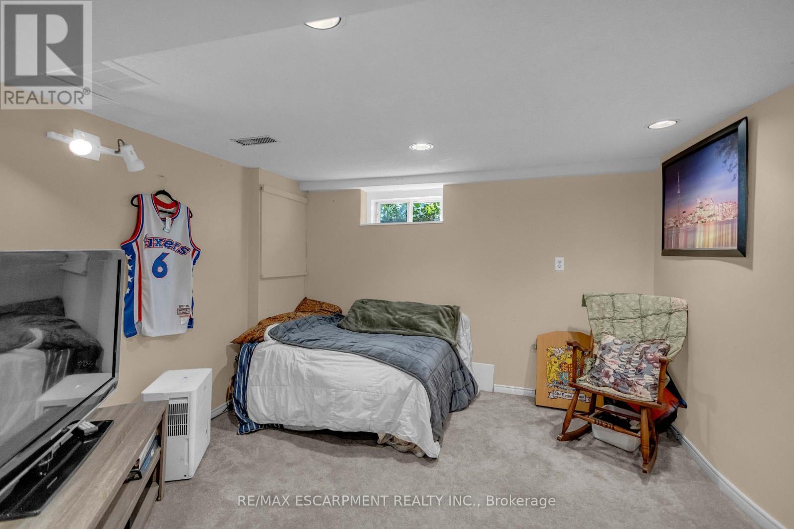 30 SUNSET AVENUE - 32