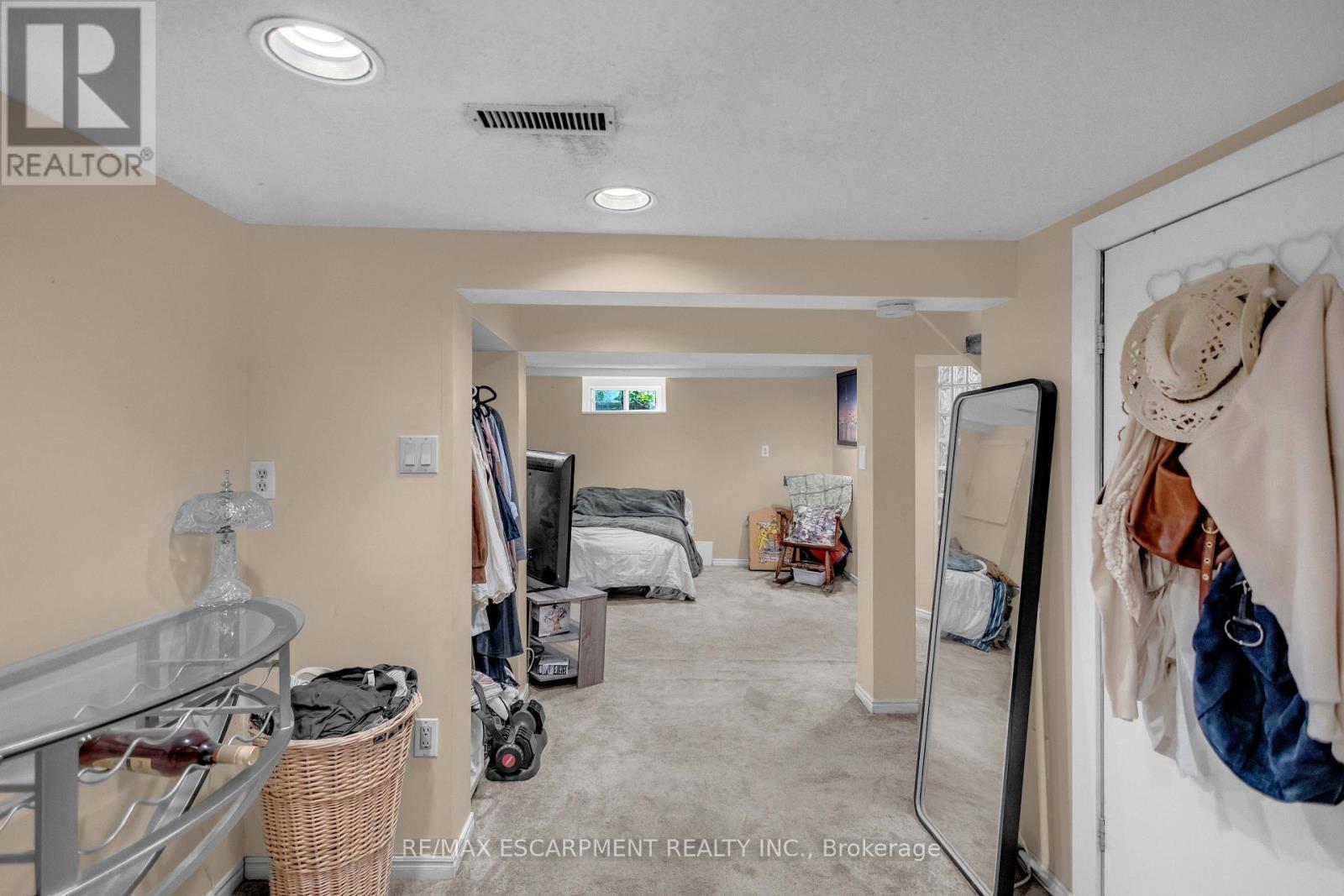 30 SUNSET AVENUE - 33