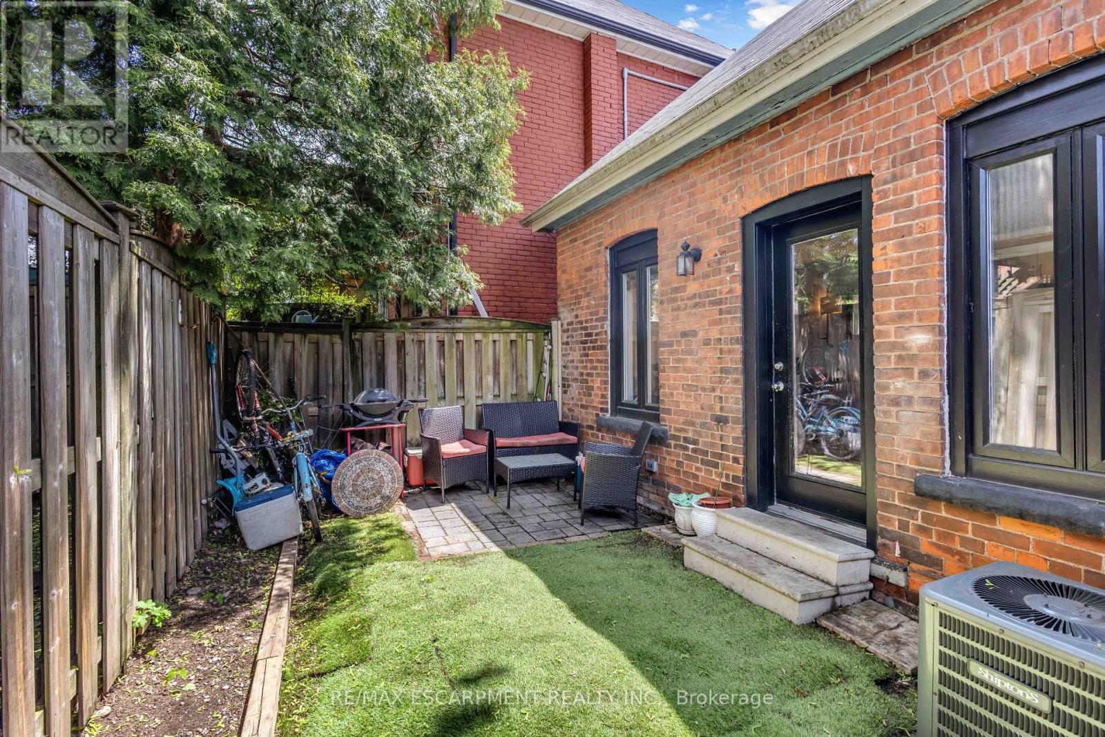 30 SUNSET AVENUE - 37