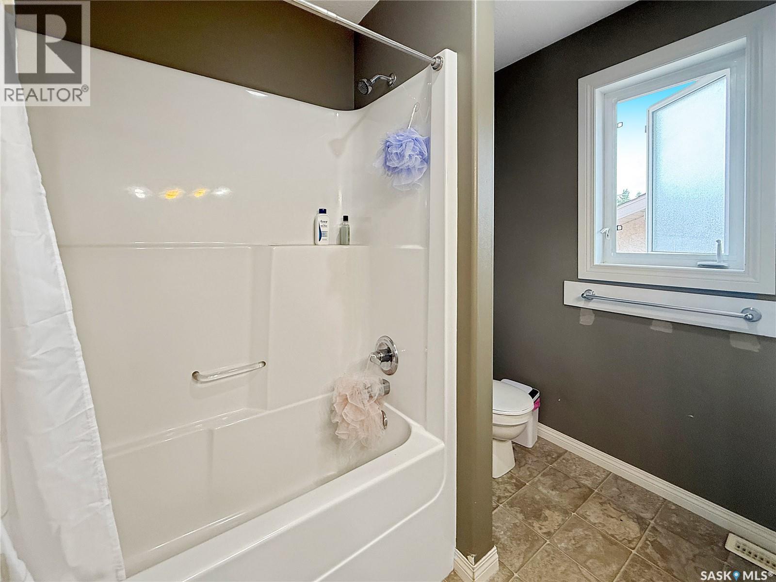 731 Adamson CRESCENT - Image 26