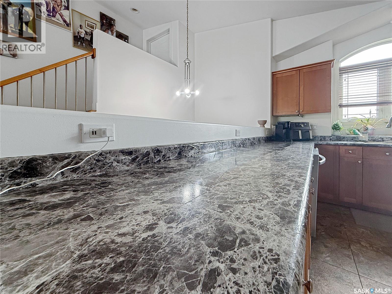 731 Adamson CRESCENT - Image 8