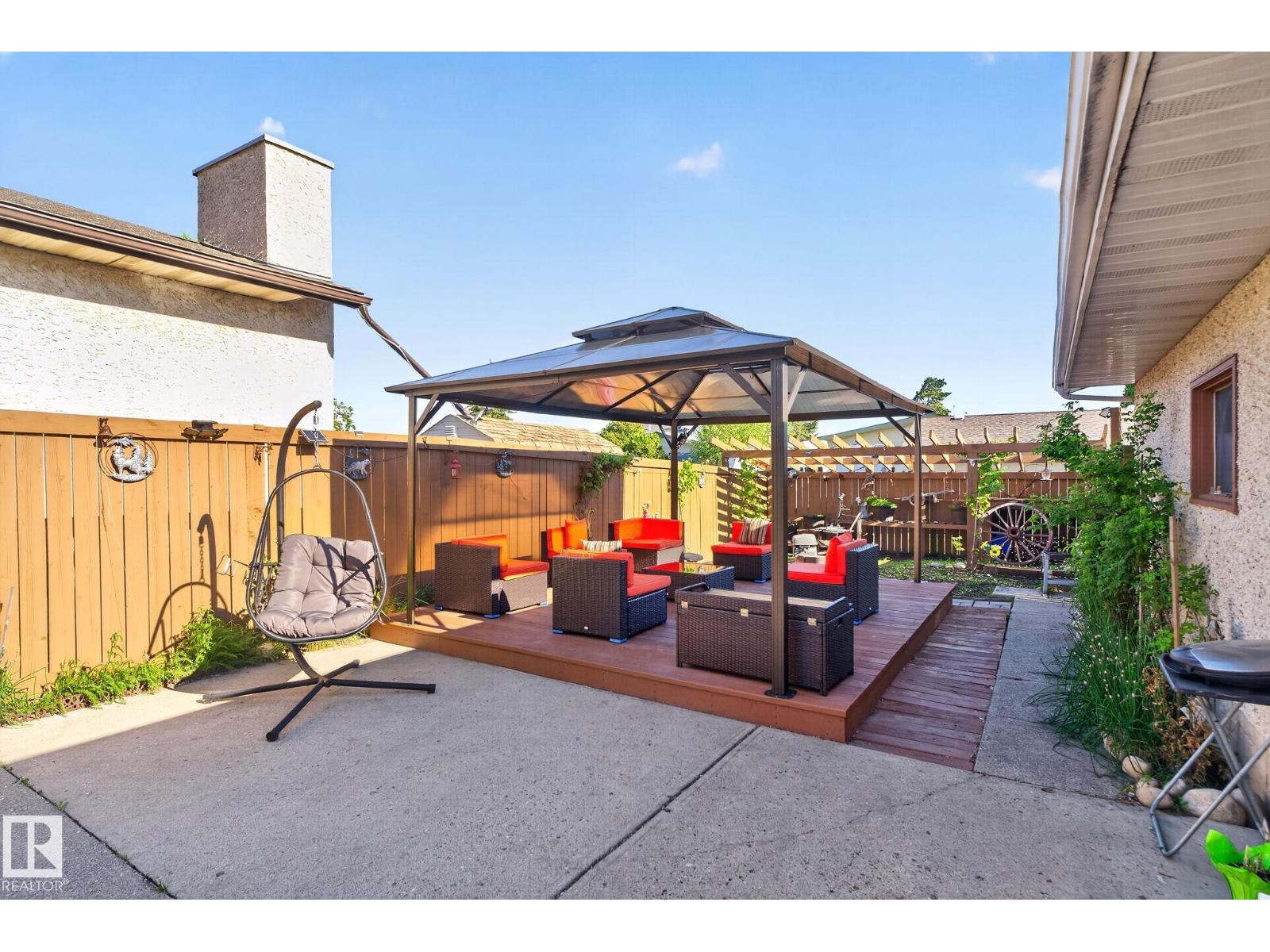 8835 152B AV NW - 42