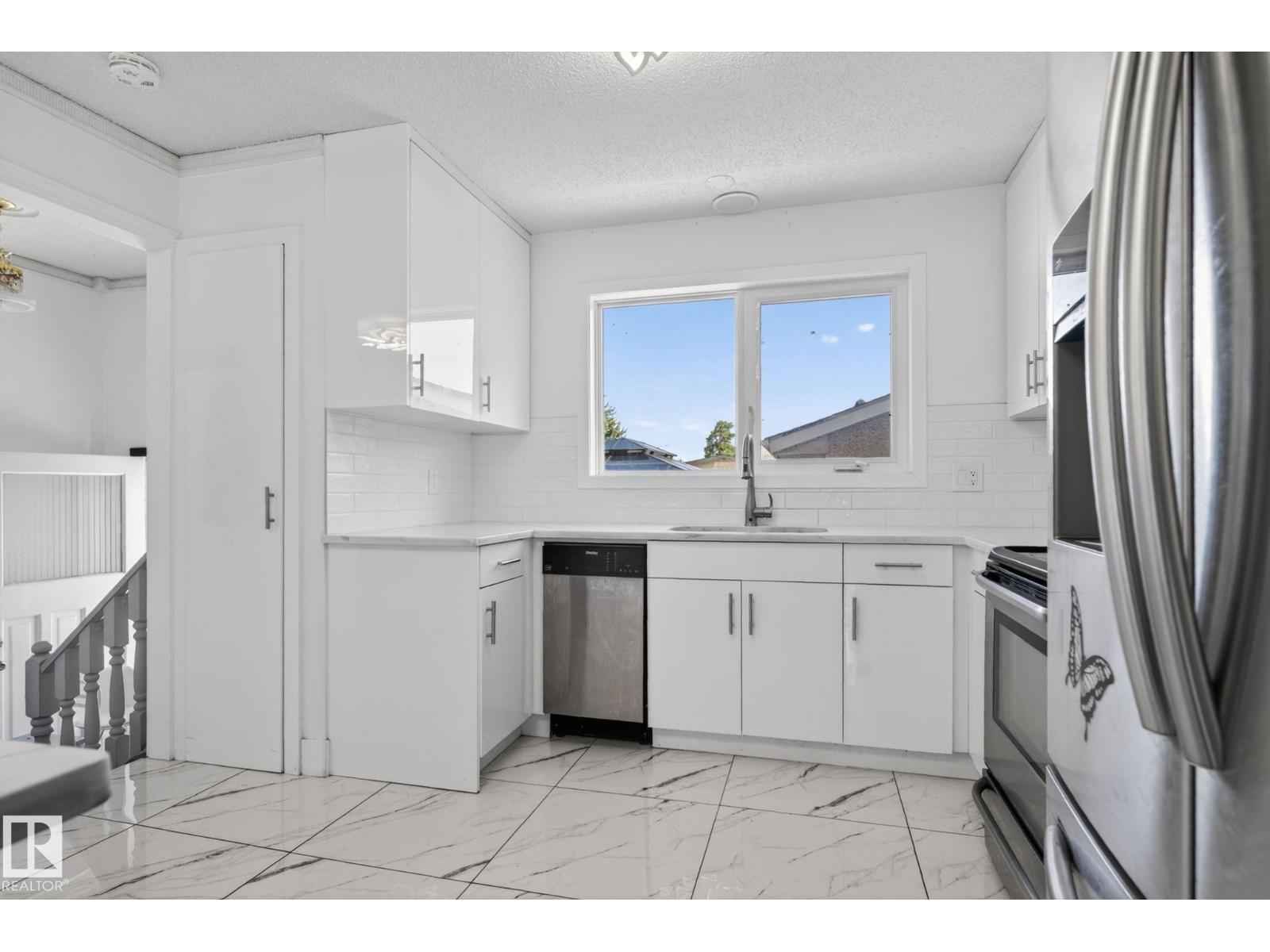 8835 152B AV NW - 15